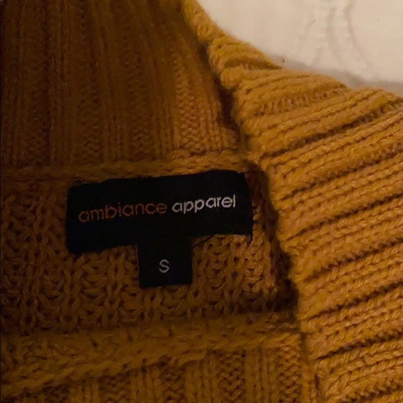 Beige mustard knitted sweater with no shoulders - Picture 2 of 2
